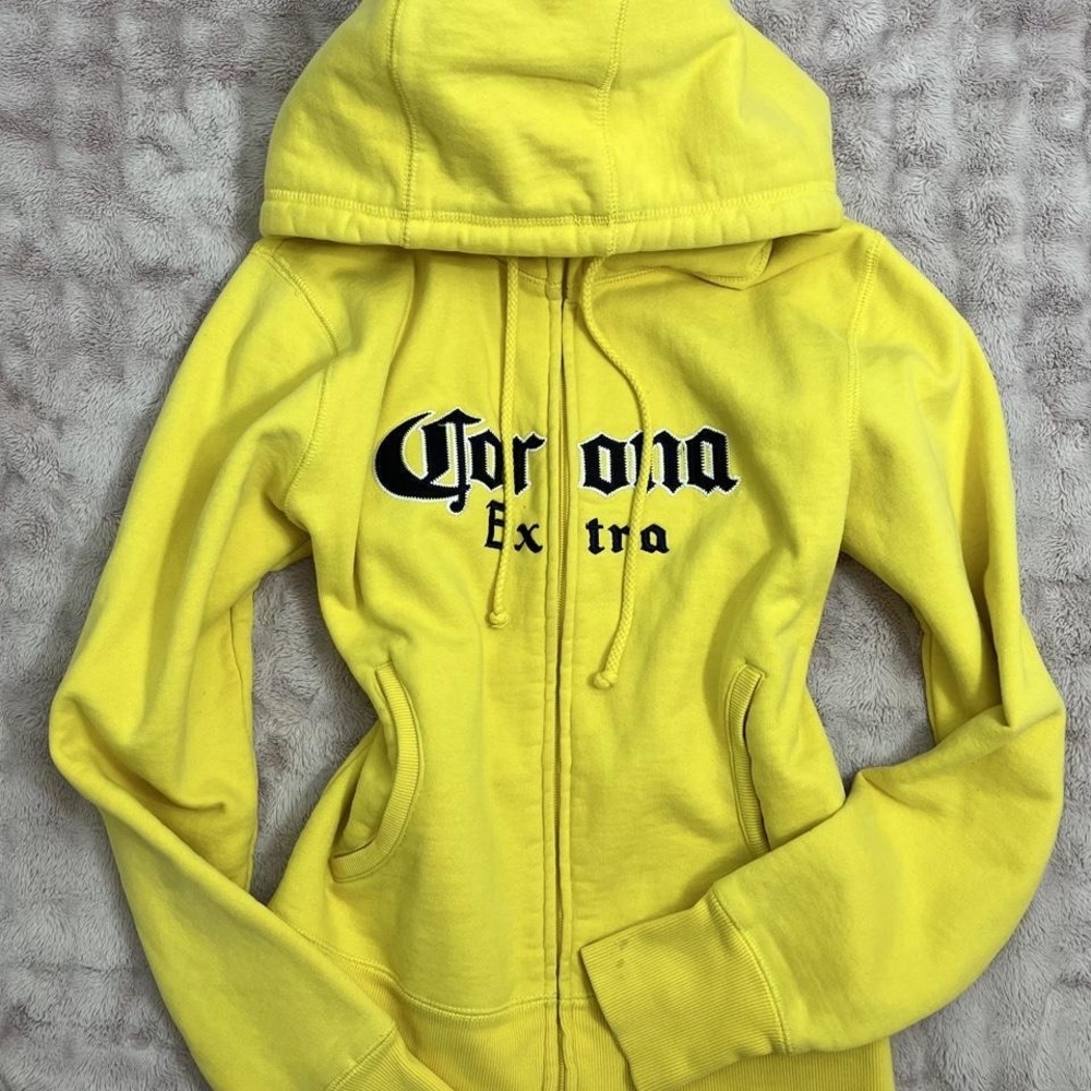 Y2K corona zip up with finger holds and two zippers